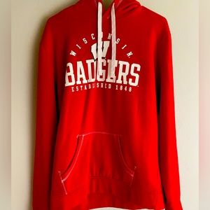 Size medium fanatics Wisconsin Badgers sweatshirt.